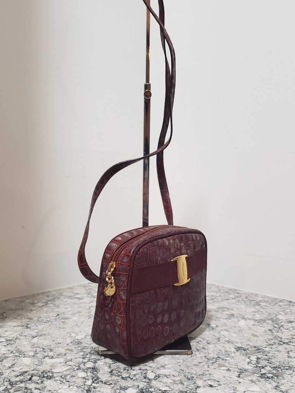 Salvatore Ferragamo Vara Croc Embossed Leather Crossbody Bag - Picture 2 of 11